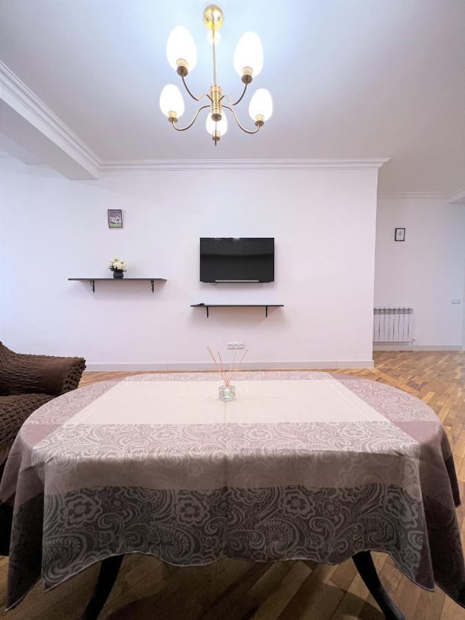 Апартаменты Cosy Apt Near Republic Square Ереван Экстерьер фото